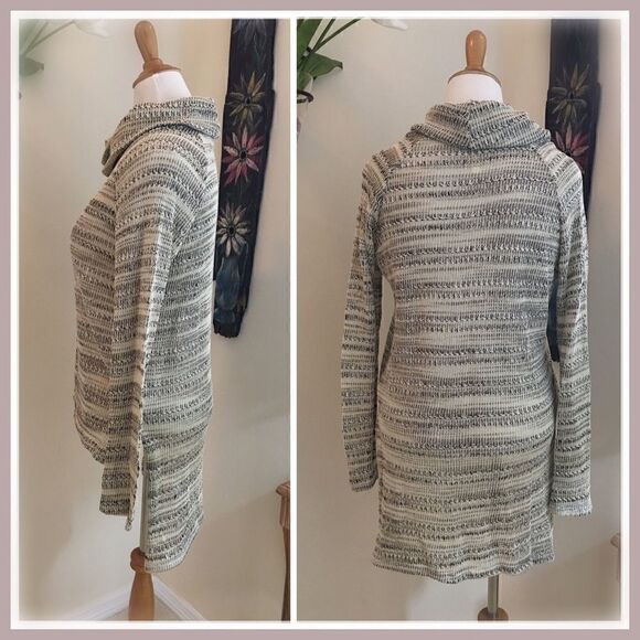 Neutral Beige and Gray Multi Lightweight High Low Hem Long Sleeve Turtleneck - Picture 2 of 4